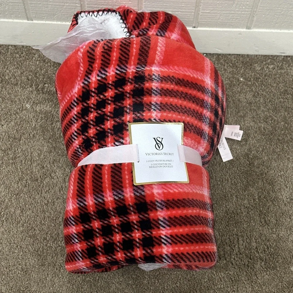 Victoria's Secret Plush Sherpa Cozy Fleece Throw Blanket Red Plaid Holiday 2024